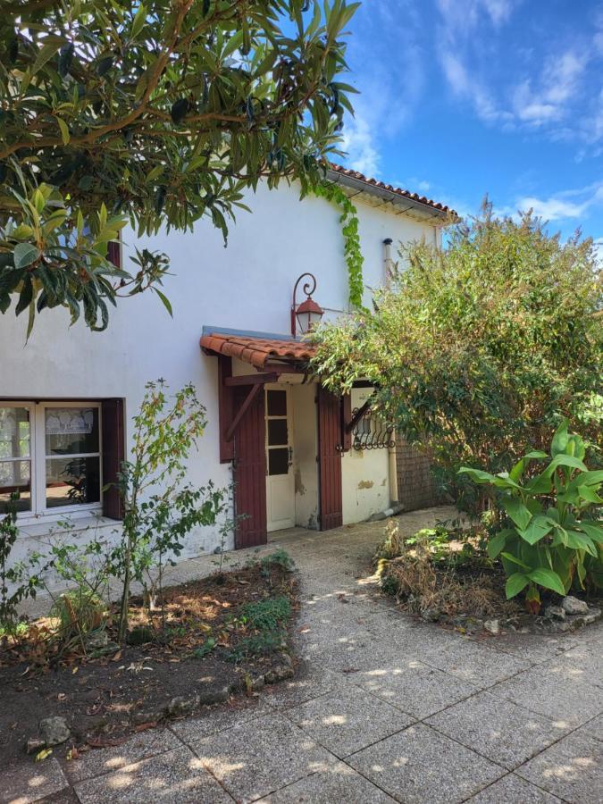 La Maison Rouge Paisible Maison De Pays Saujon Eksteriør bilde